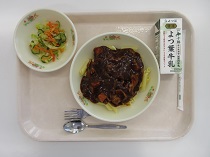 写真:2月26日中学校献立