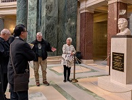 受入　州議会議事堂