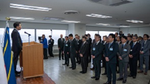 市長就任あいさつ（訓示）の様子
