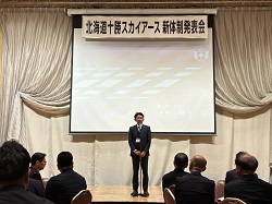 写真：上野市長による乾杯のあいさつの様子