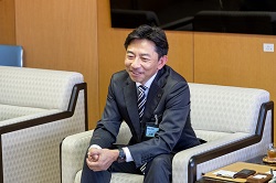 写真:表敬訪問の様子(3)
