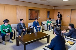 写真:表敬訪問の様子(2)