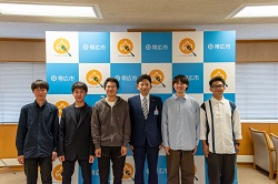 写真:まちづくりミーティング参加者と記念撮影