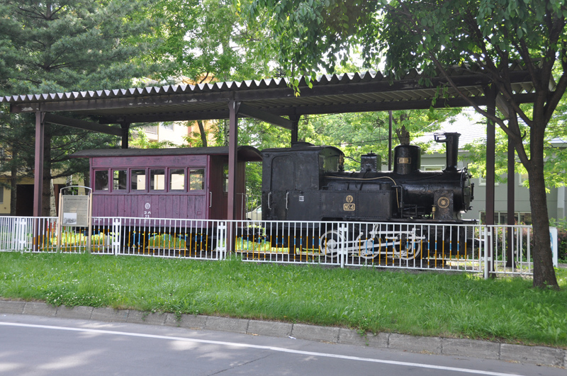 市指定文化財「十勝鉄道蒸気機関車4号及び客車コハ23号」の公開の様子